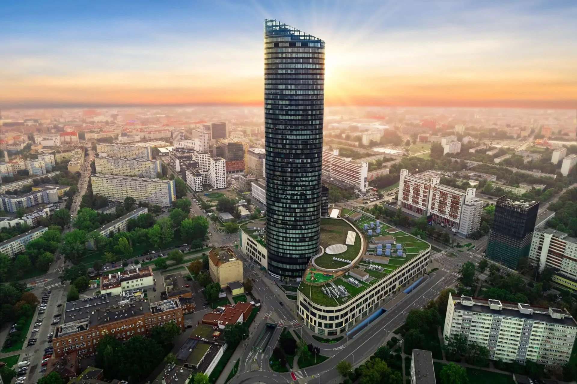 Otwarcie nowego salonu Tailors Club we Wrocławiu 1 Zdjęcie budynku SkyTower